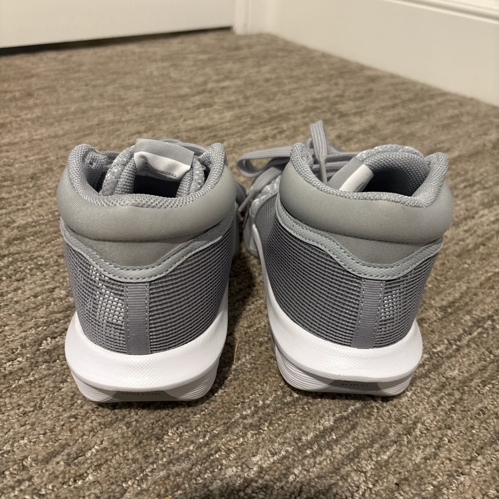 Nike Women's Gray Mesh Sneakers size 8 - Picture 2 of 4